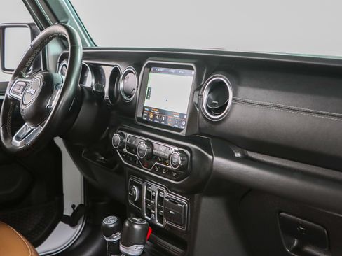 Used 2022 Jeep Wrangler Unlimited Sahara w/ Cold Weather Group AWD/4WD image 27