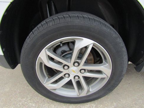 Used 2017 Chevrolet Equinox Premier w/ Enhanced Convenience Package AWD/4WD image 7
