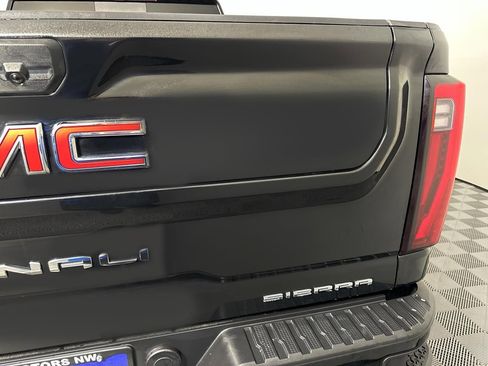 Used 2024 GMC Sierra 3500 Denali w/ Denali Reserve Package image 21