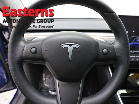 Used 2019 Tesla Model 3 Standard Range image 10