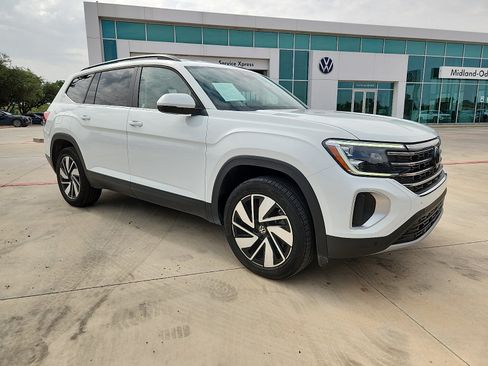 Used 2025 Volkswagen Atlas SE FWD image 8