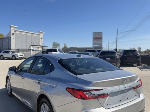 Used 2025 Toyota Camry LE FWD image 5