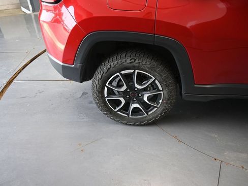 Used 2025 Jeep Compass Trailhawk AWD/4WD image 23