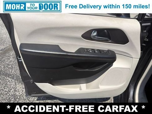 Used 2017 Chrysler Pacifica Touring-L Plus w/ Advanced Safetytec Group FWD image 12