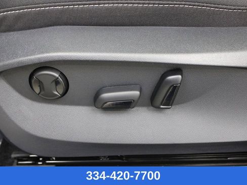 New 2026 Volkswagen Taos SE image 16