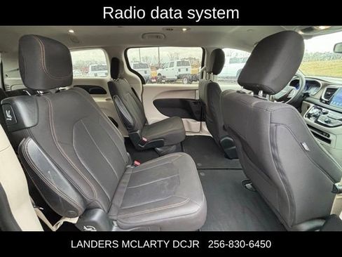 Used 2017 Chrysler Pacifica Touring image 13