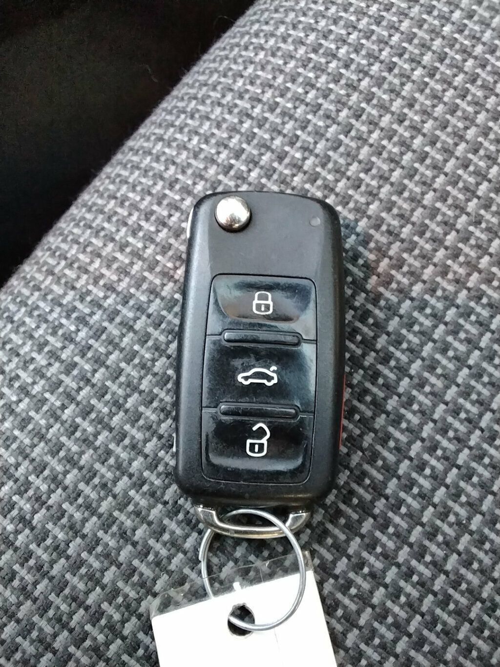 Used 2018 Volkswagen Beetle 2.0T S FWD image 23