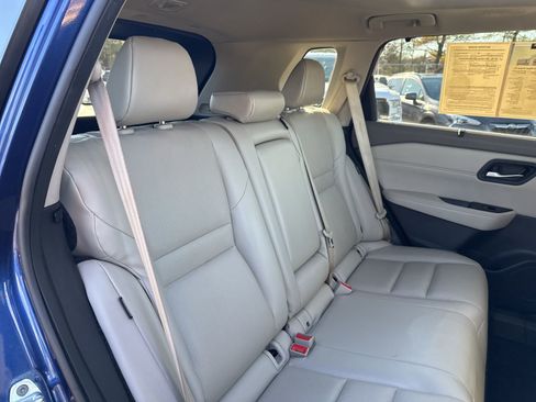 Used 2023 Nissan Rogue SV w/ SV Premium Package image 16