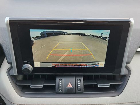 Used 2023 Toyota RAV4 XLE Premium image 21