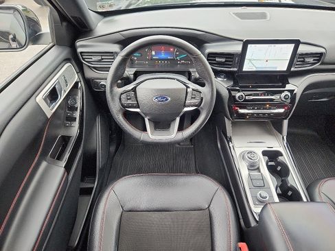 Certified 2022 Ford Explorer ST-Line w/ Class IV Trailer Tow Package image 13