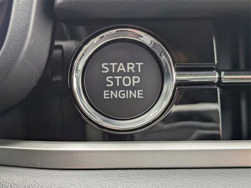 New 2025 Mitsubishi Outlander SE image 33