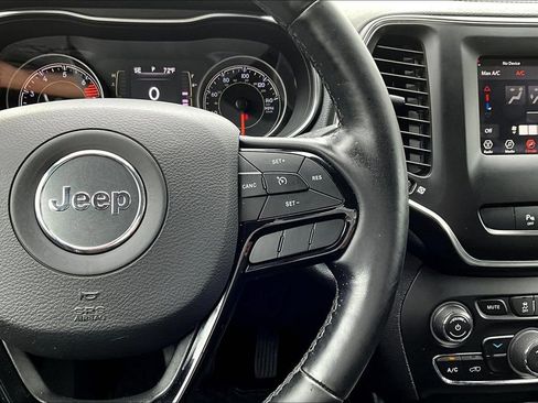 Used 2019 Jeep Cherokee Latitude Plus AWD/4WD image 12