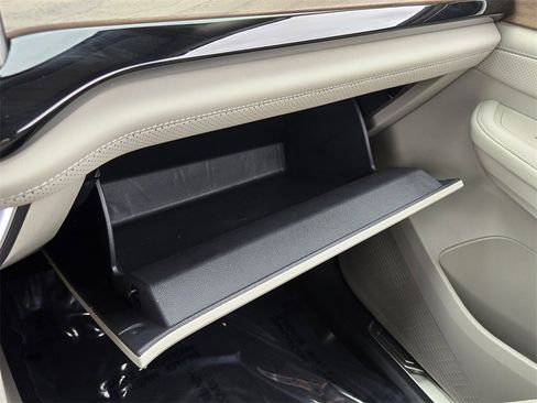 Certified 2025 Volkswagen Atlas SE image 23