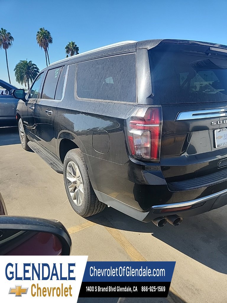 Used 2023 Chevrolet Suburban Premier RWD image 4