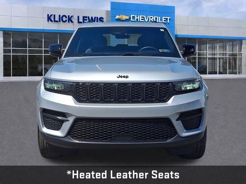 Used 2025 Jeep Grand Cherokee Altitude AWD/4WD image 2
