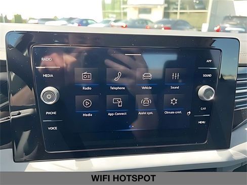 Used 2025 Volkswagen Jetta SE w/ Sunroof Package image 28