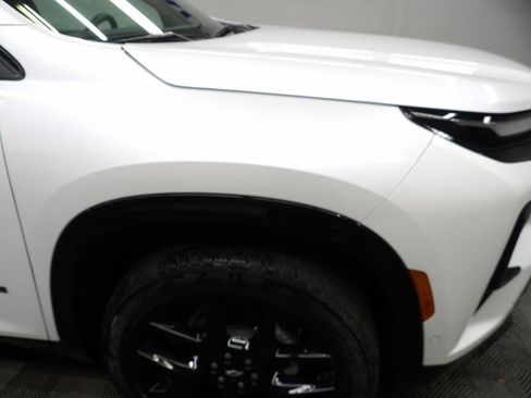 Used 2025 Chevrolet Traverse RS w/ LPO, Floor Liner Package AWD/4WD image 36