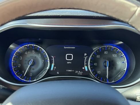 Used 2018 Chrysler Pacifica Limited FWD image 23
