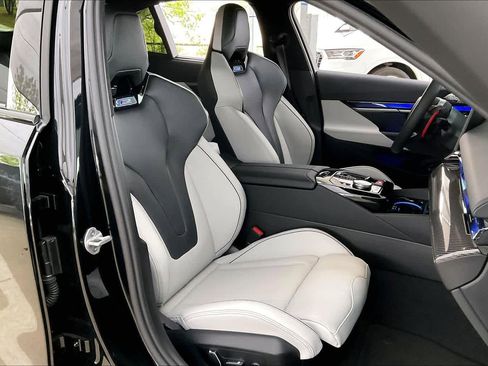 Used 2026 BMW M5 w/ Carbon Package image 9