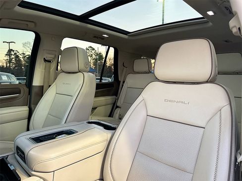 Used 2023 GMC Yukon Denali image 8