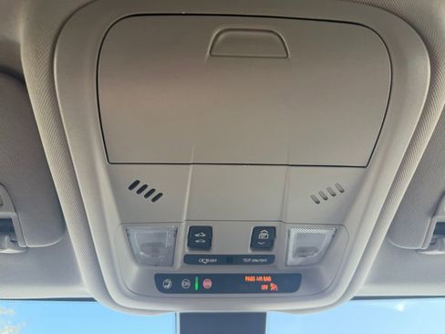 Used 2022 GMC Terrain SLE w/ Driver Convenience Package image 23