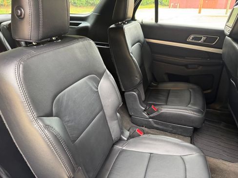 Used 2017 Ford Explorer XLT w/ Equipment Group 202A AWD/4WD image 26