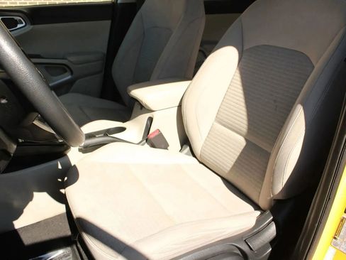 Used 2020 Kia Soul S FWD image 13