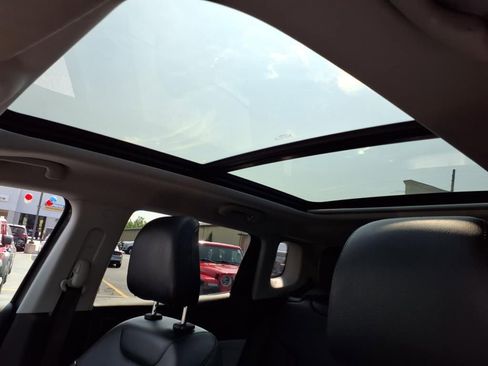 Used 2022 Jeep Compass Limited w/ Sun and Sound Group image 19