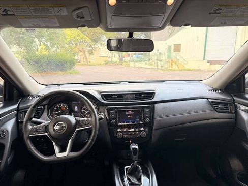 Used 2018 Nissan Rogue SV FWD image 11
