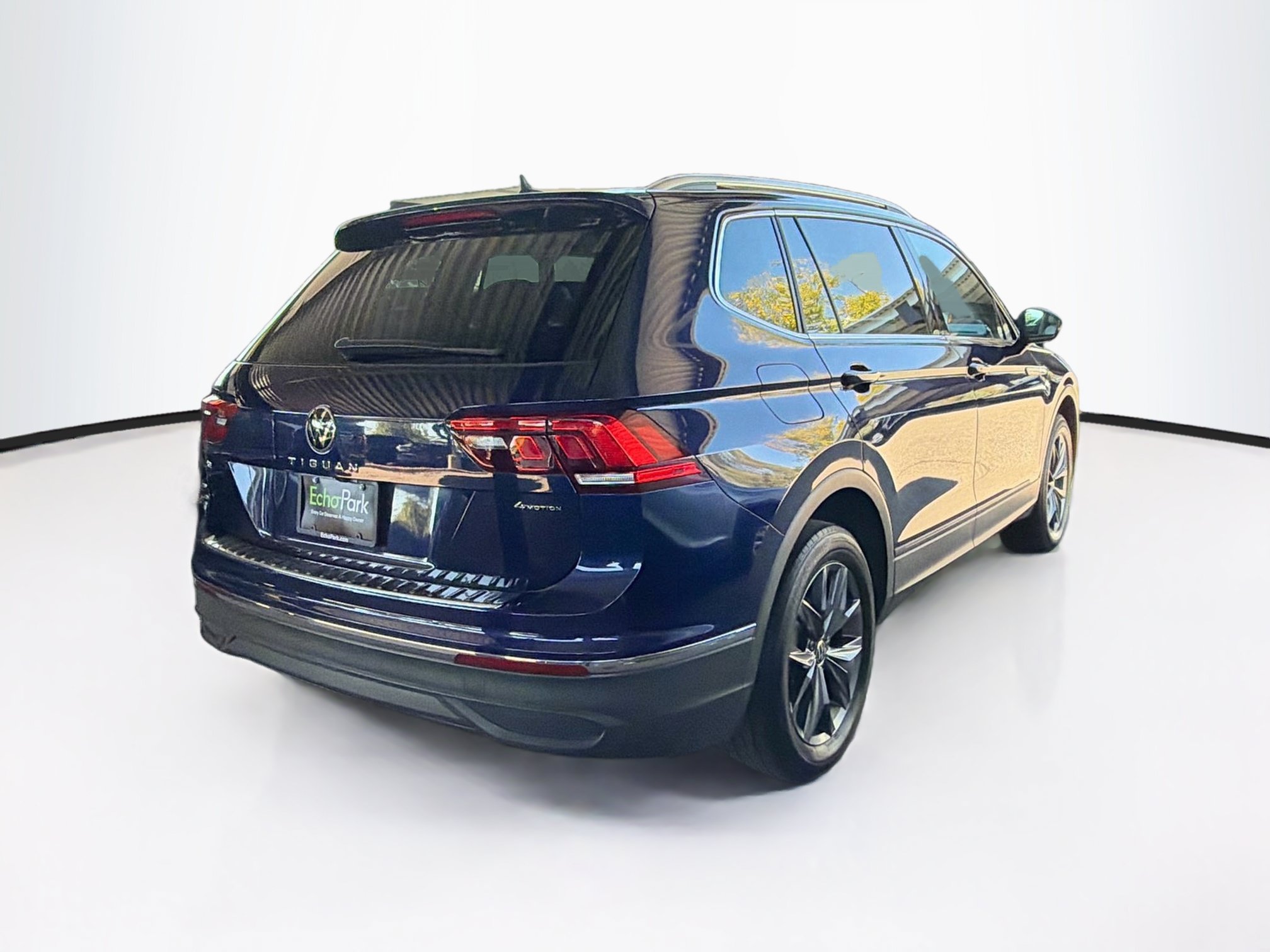 Used 2023 Volkswagen Tiguan SE AWD/4WD image 9