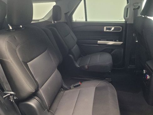 Used 2022 Ford Explorer XLT image 19