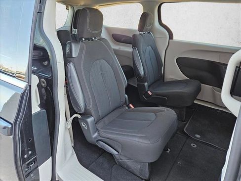 Used 2023 Chrysler Voyager LX image 20