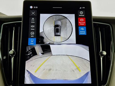 New 2026 Volvo XC60 B5 Ultra w/ Climate Package PRO image 13