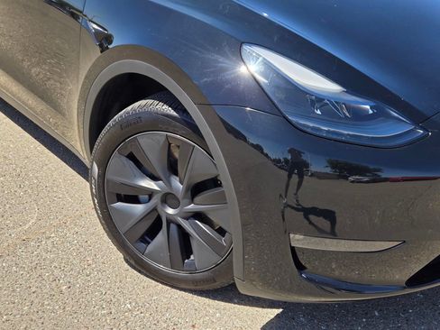 Used 2025 Tesla Model Y Long Range AWD/4WD image 9