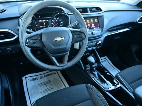 Used 2021 Chevrolet TrailBlazer LS image 19