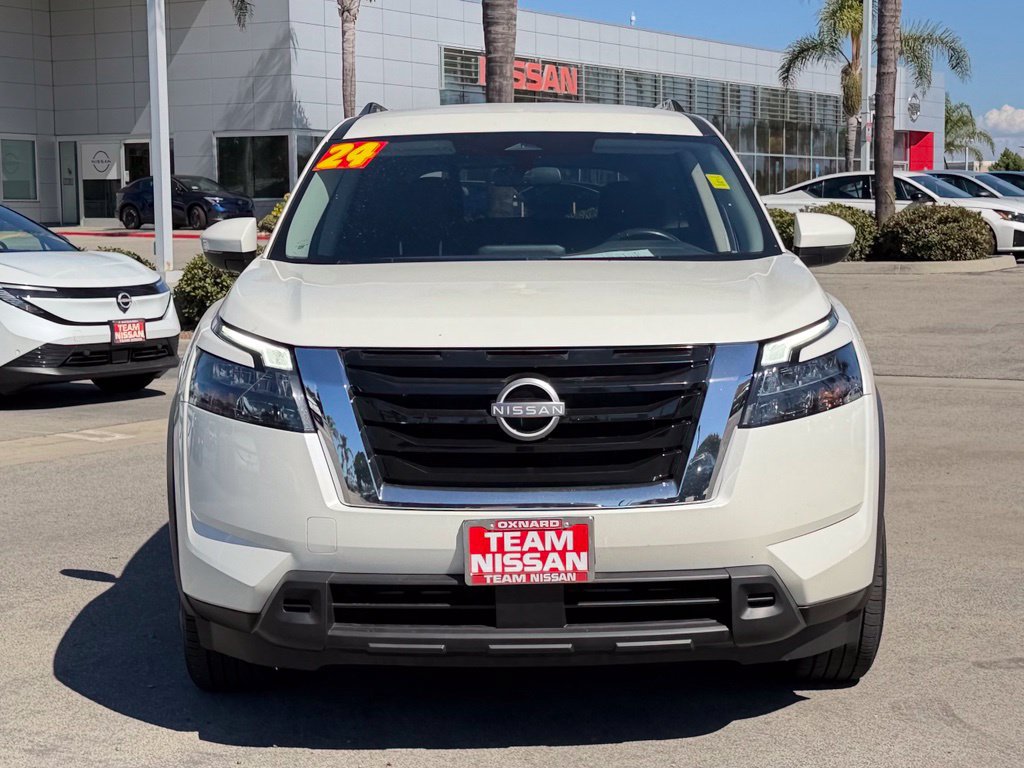 Certified 2024 Nissan Pathfinder SV FWD image 3