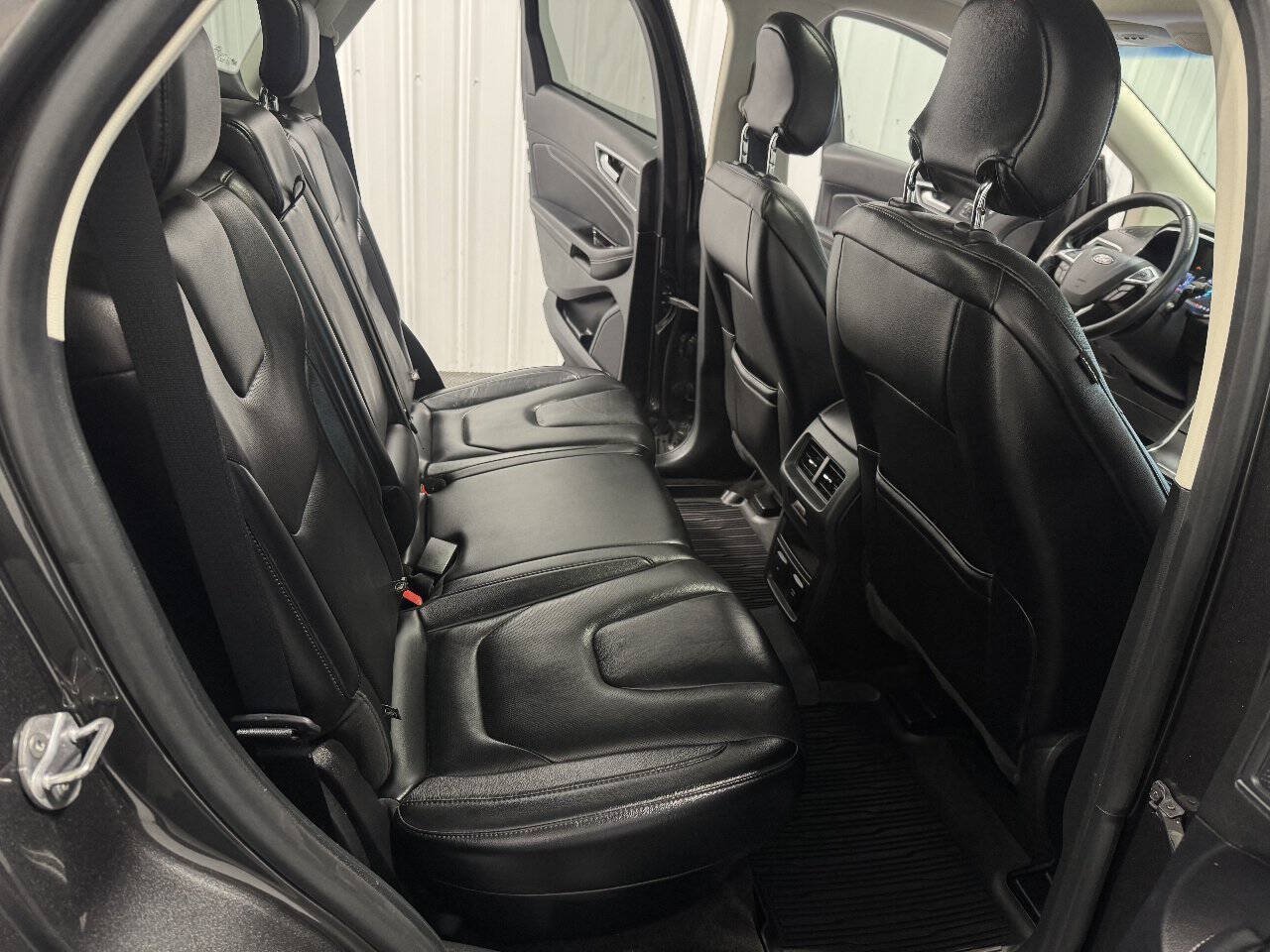 Used 2019 Ford Edge Titanium w/ Equipment Group 301A AWD/4WD image 26