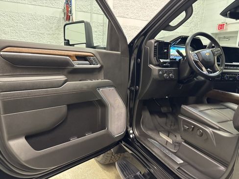 Used 2024 Chevrolet Silverado 2500 High Country w/ High Country Premium Package image 14