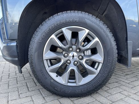 Used 2022 Chevrolet Silverado 1500 RST w/ LPO, Blackout Package image 11