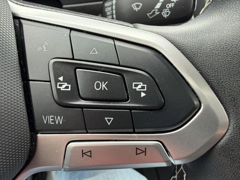 Used 2024 Volkswagen Tiguan SE image 13