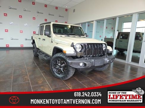 Used 2022 Jeep Gladiator Sport image 1