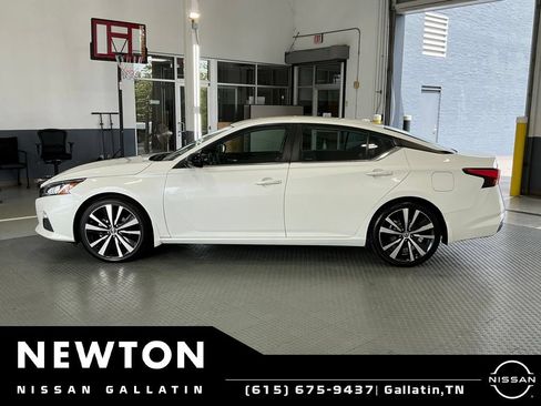 Used 2022 Nissan Altima 2.5 SR FWD image 3
