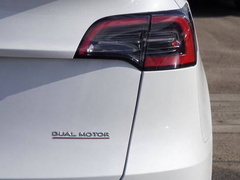 Used 2022 Tesla Model Y Performance image 11