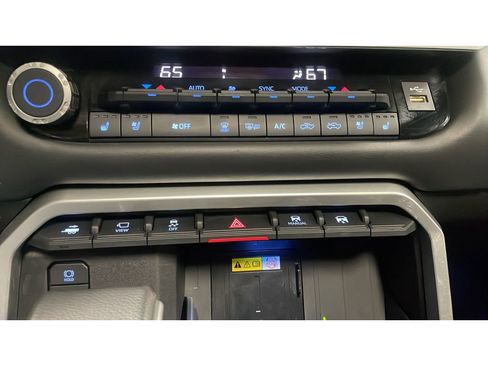 Used 2023 Toyota Tundra Platinum w/ Advanced Package AWD/4WD image 14