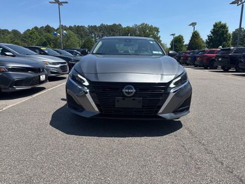 Used 2024 Nissan Altima 2.5 SV FWD image 6
