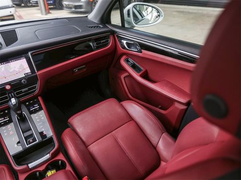 Certified 2023 Porsche Macan S image 38