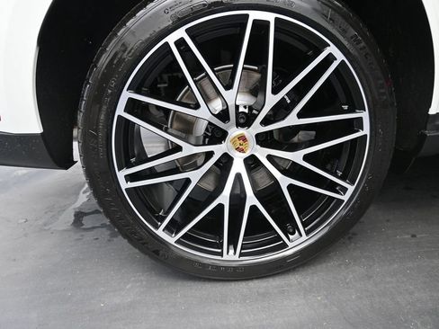 New 2026 Porsche Macan AWD/4WD image 20