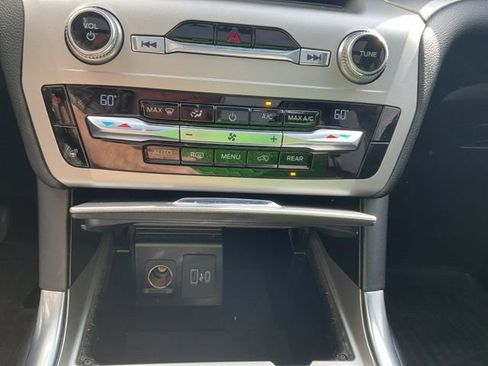 Used 2021 Ford Explorer XLT w/ Equipment Group 202A image 33