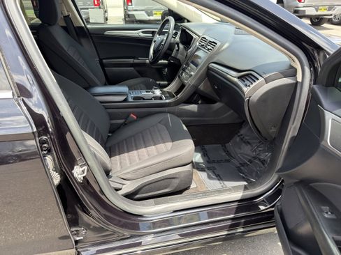 Used 2020 Ford Fusion SE FWD image 10