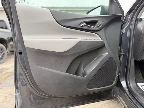 Used 2022 Chevrolet Equinox LS AWD/4WD image 11